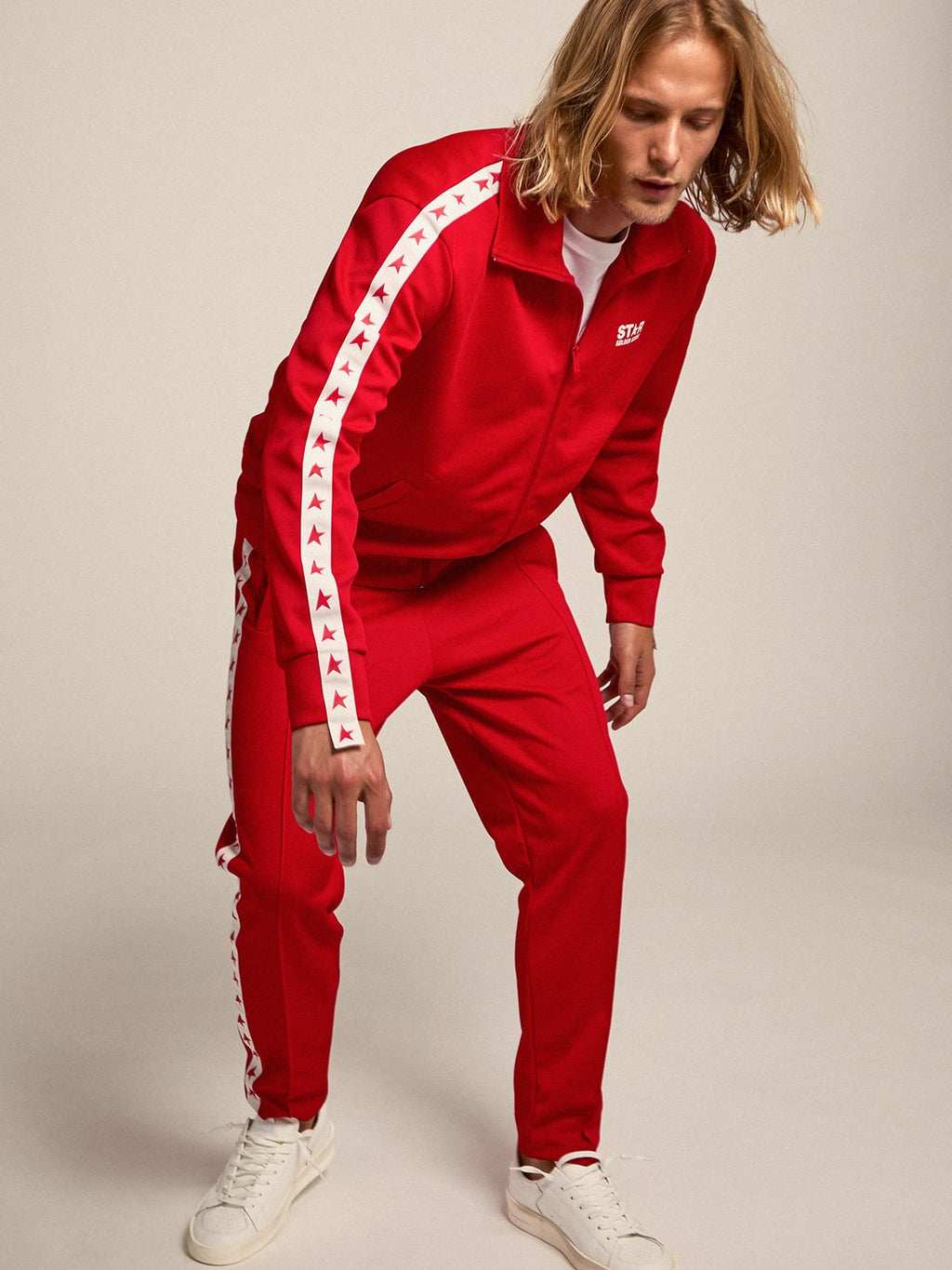 Felpa con zip da uomo di colore rosso con stelle rosse a contrasto