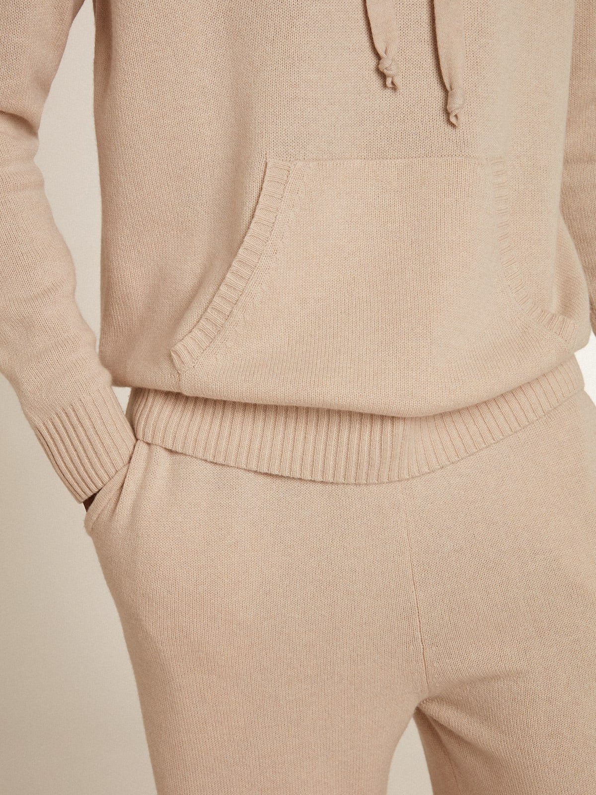 Felpa uomo misto cashmere color bianco e cappuccio