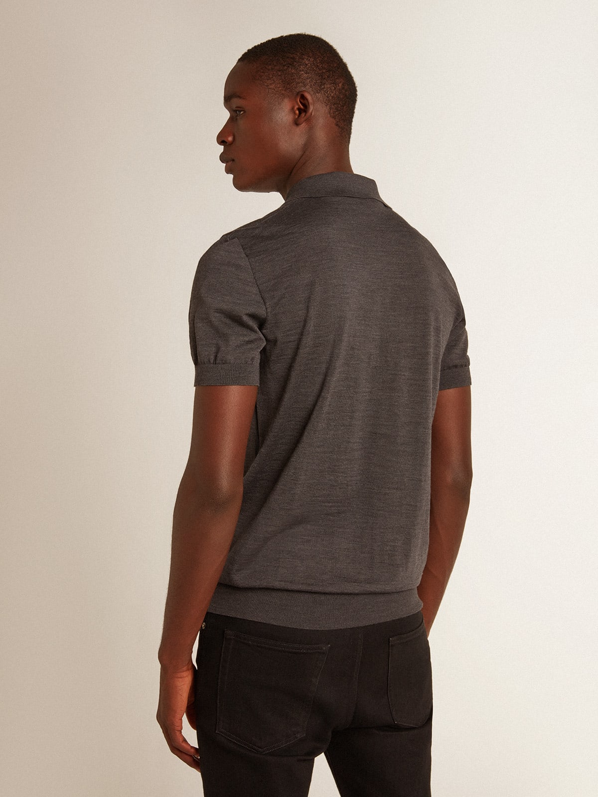 Polo maniche corte da uomo in lana merino di colore grigio