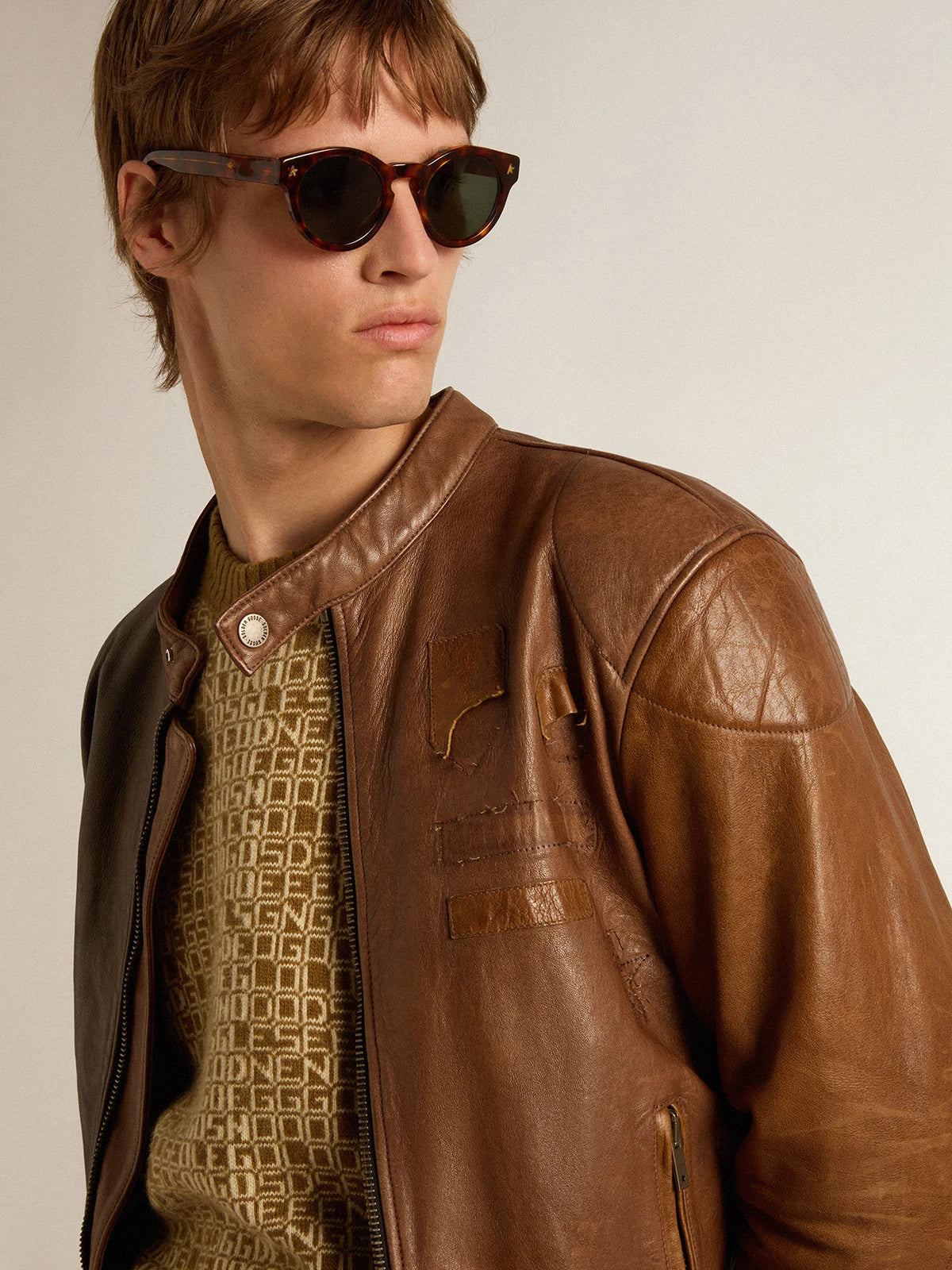 Giacca in nappa di colore marrone ispirazione biker