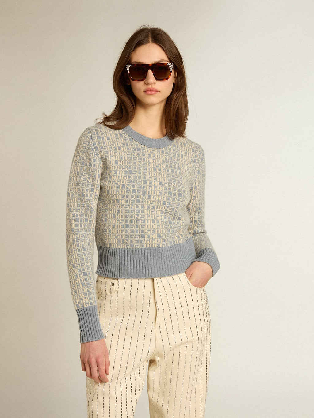 Maglione cropped girocollo con motivo lettering-jacquard color azzurro