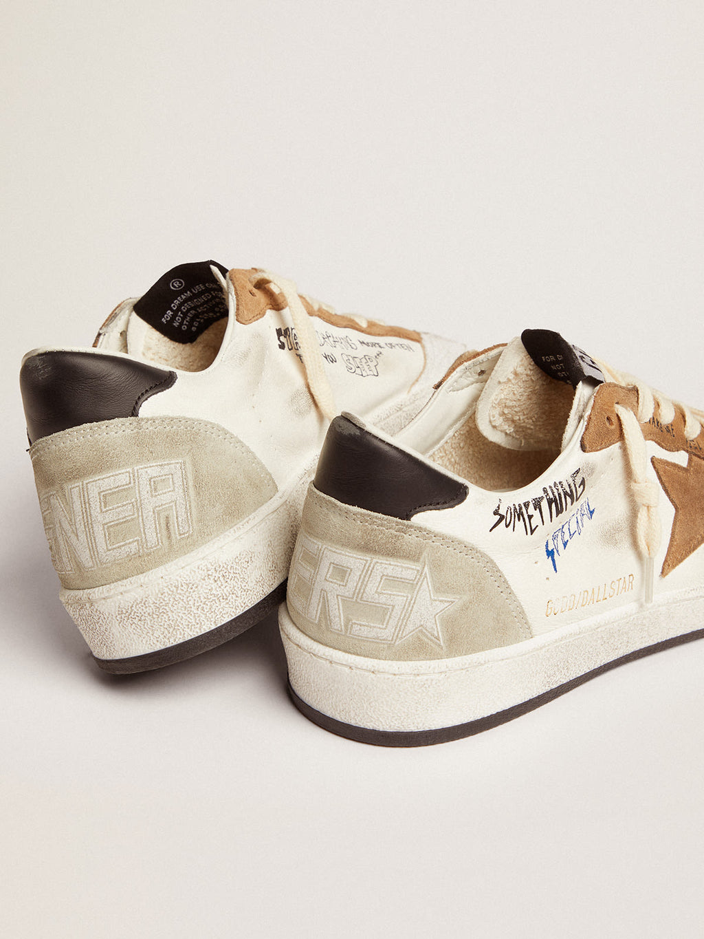 Sneaker Ball Star con stella in suede color tabacco e talloncino in pelle nera