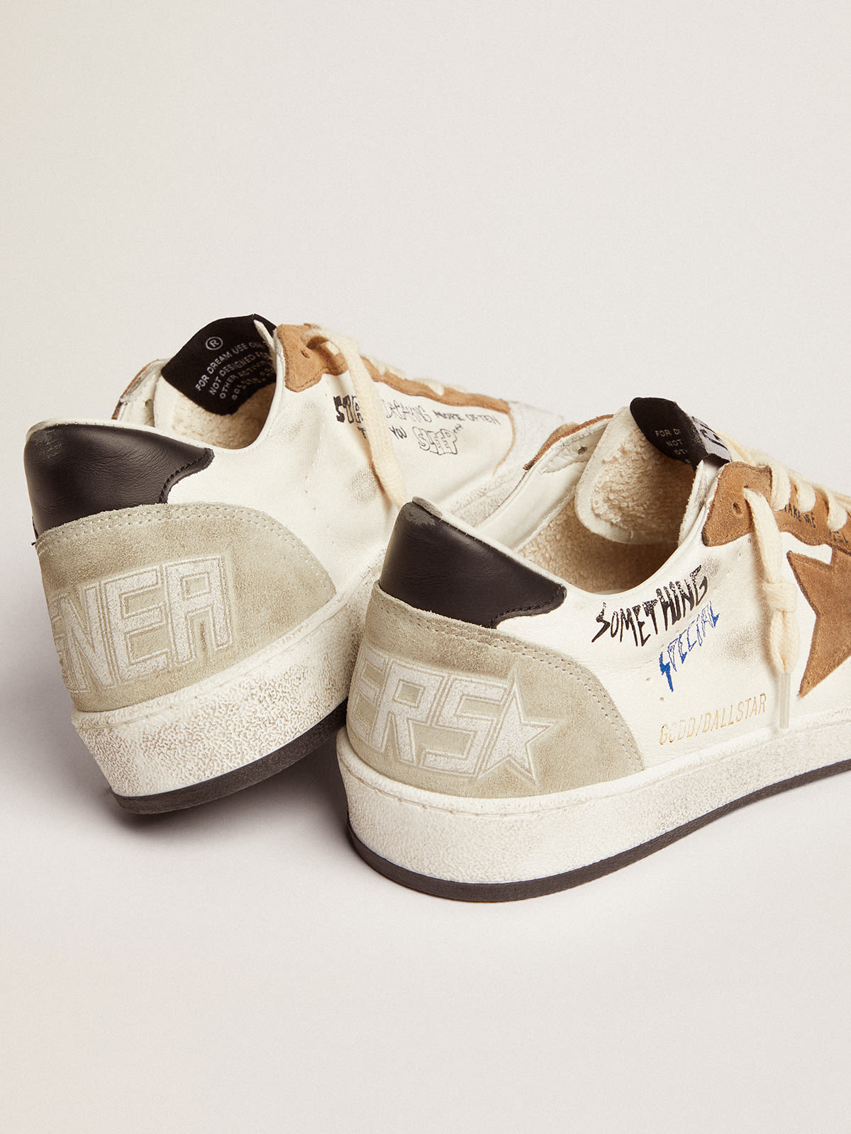 Sneaker Ball Star con stella in suede color tabacco e talloncino in pelle nera