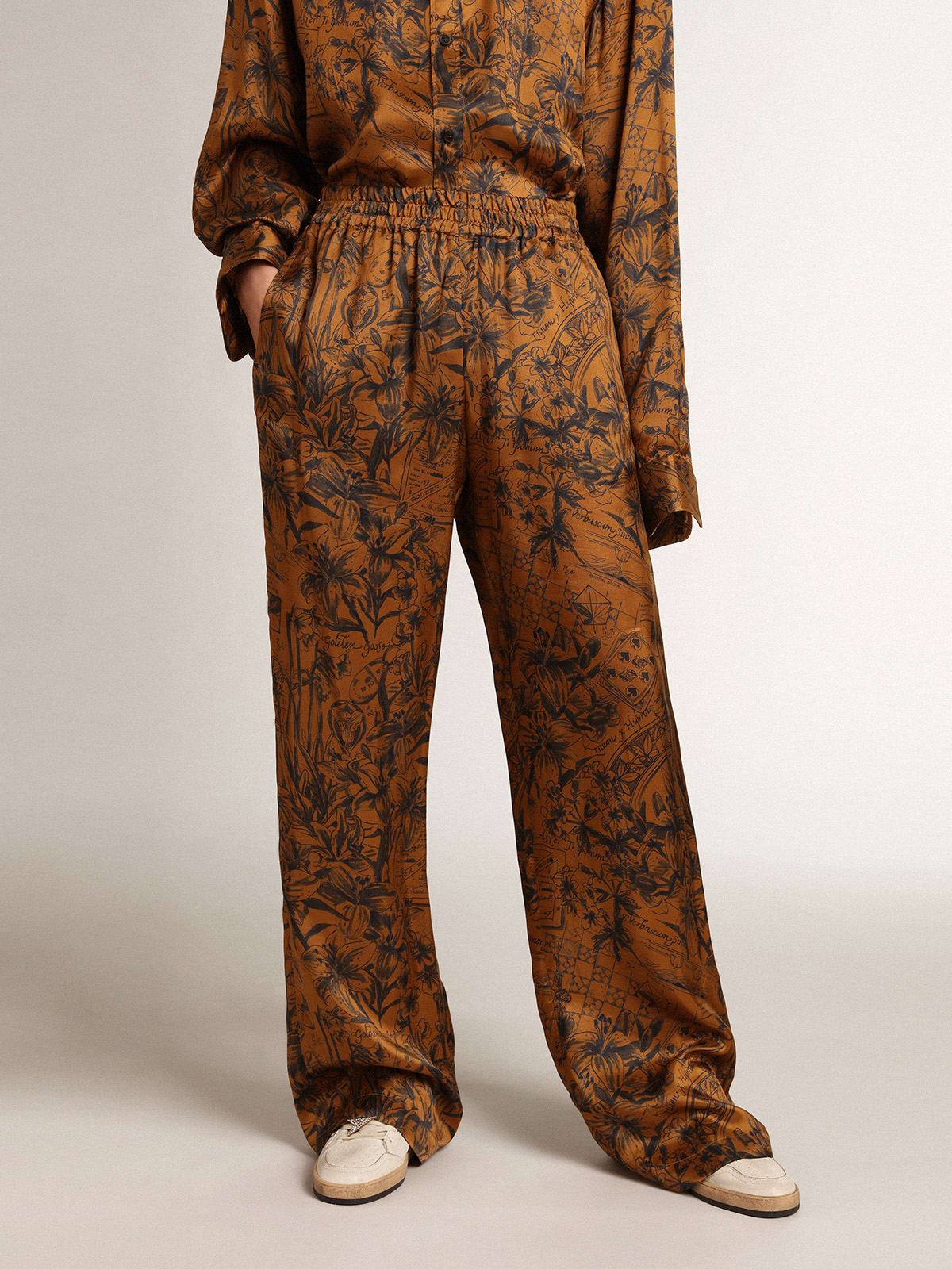 Pantalone jogging Collezione Journey di colore marrone dorato con stampa notebook