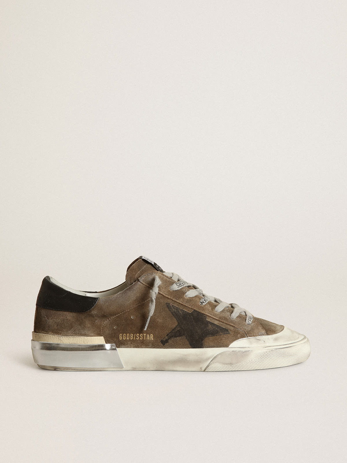 Super-Star in suede verde militare con stella serigrafata