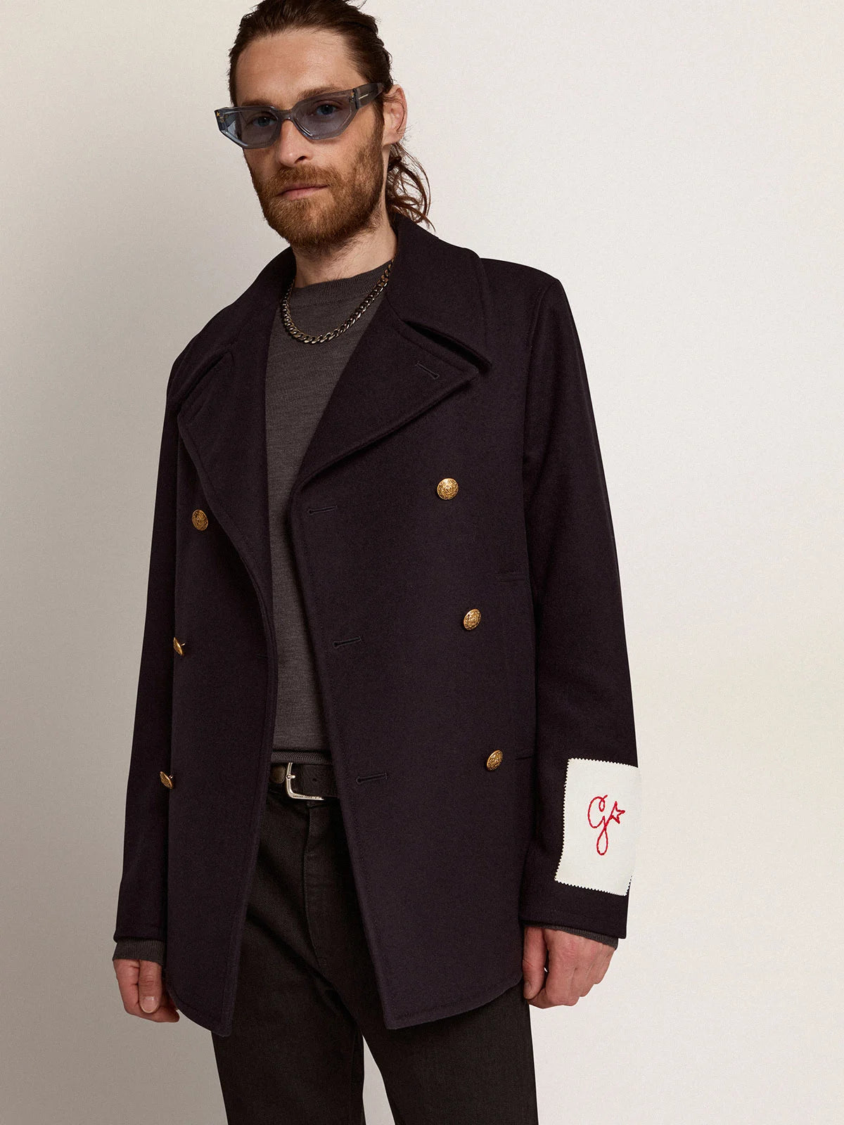 Peacoat da uomo blu scuro con bottoni araldici dorati