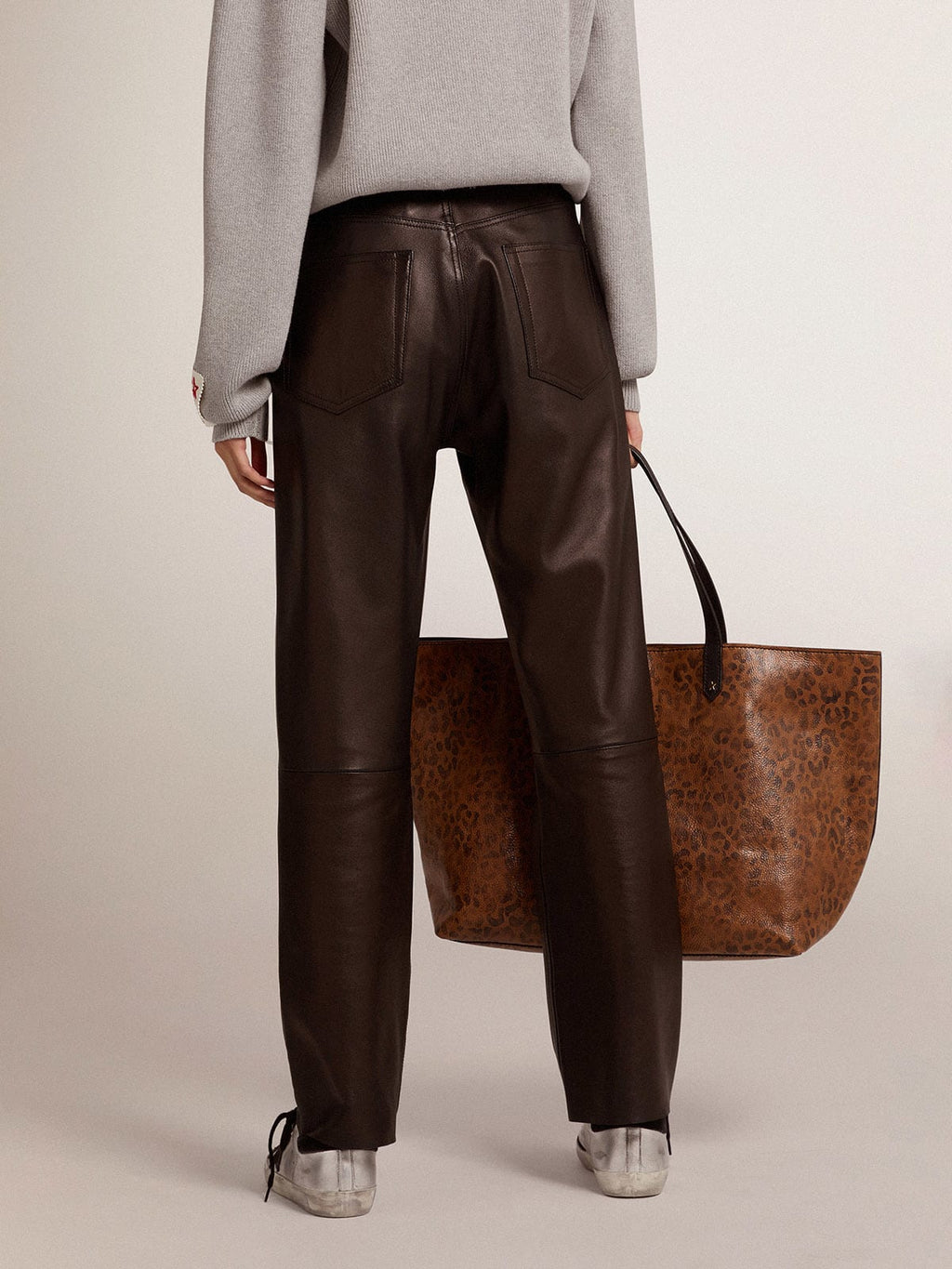 Pantalone cropped flare Collezione Golden in morbida nappa nera
