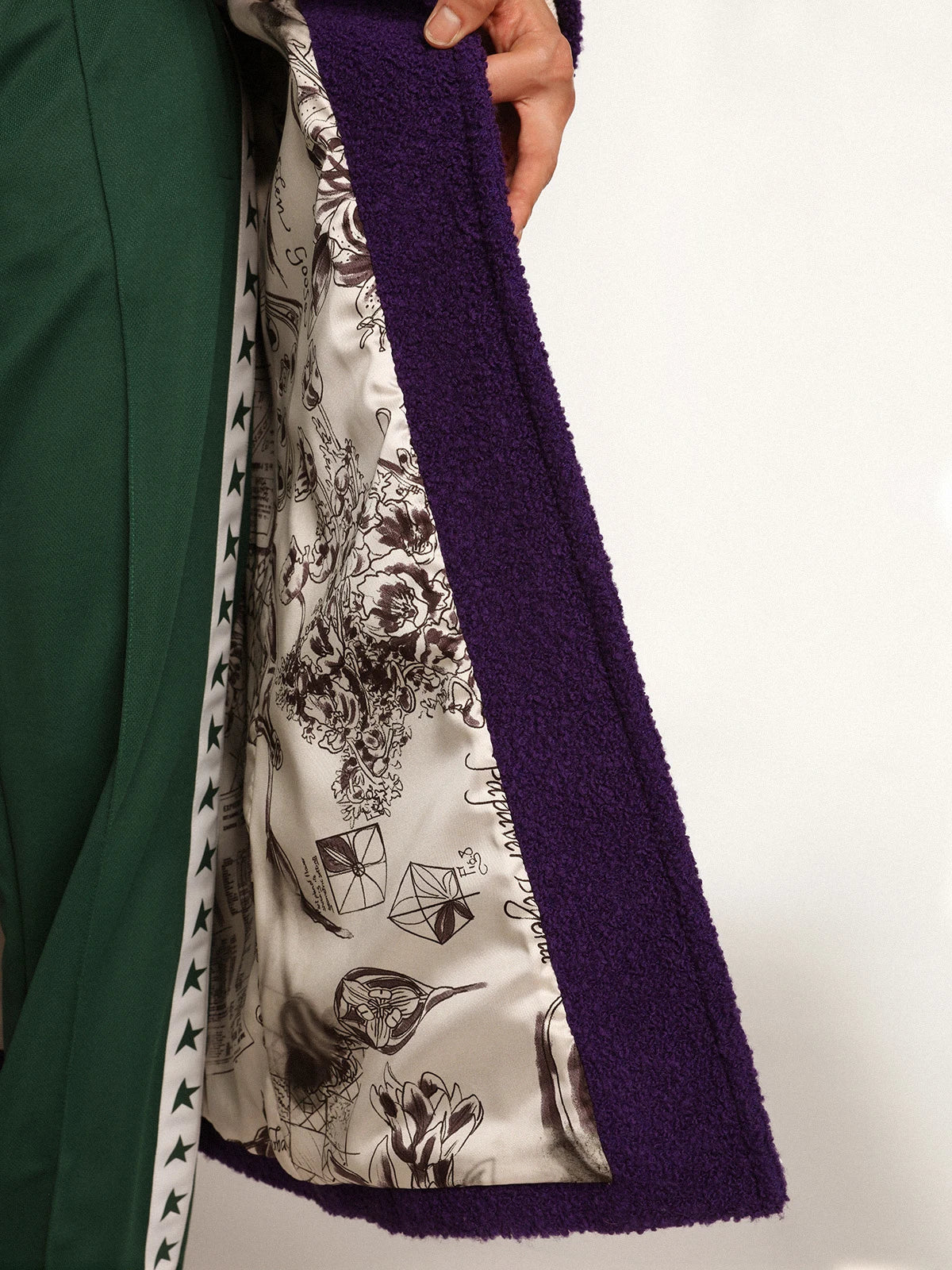 Cappotto Collezione Journey color viola indaco in lana e fodera interna con stampa disegnata