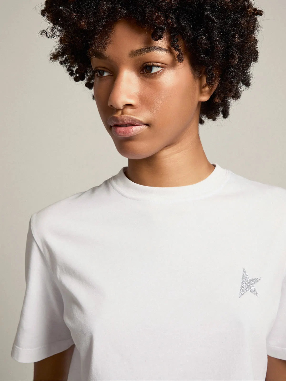 T-shirt bianca Collezione Star con stella in glitter argento sul davanti