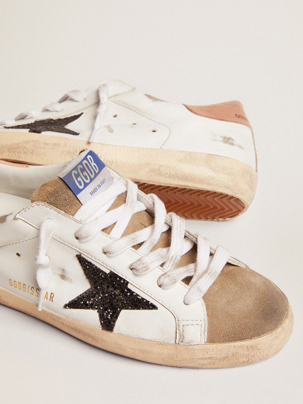 Sneaker Super-Star con stella in glitter neri e talloncino in pelle color rosa antico