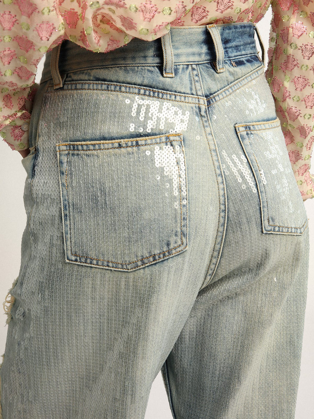 Jeans Collezione Journey di colore blu chiaro dall'effetto distressed con paillettes all-over