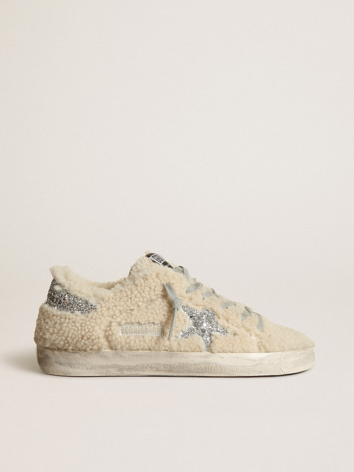 Sneaker Super-Star in shearling beige con stella e talloncino in glitter argento