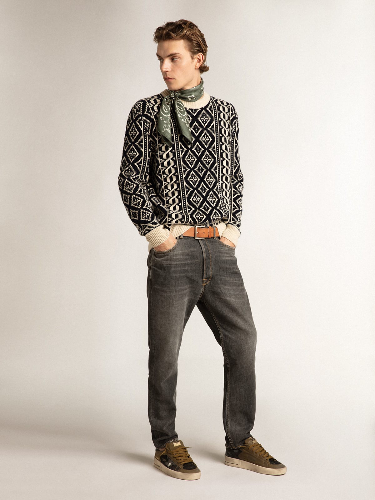 Jeans neri slim fit dal lavaggio medio