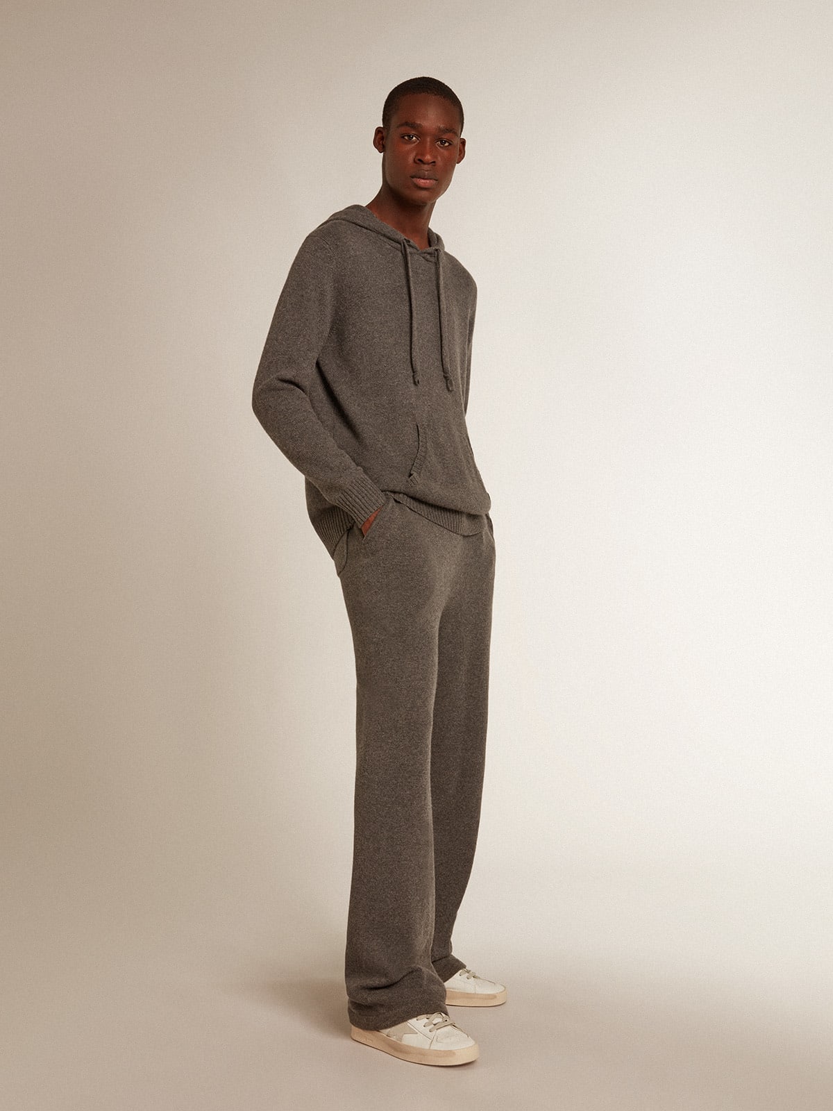 Pantalone jogging uomo misto cashmere di colore grigio melange