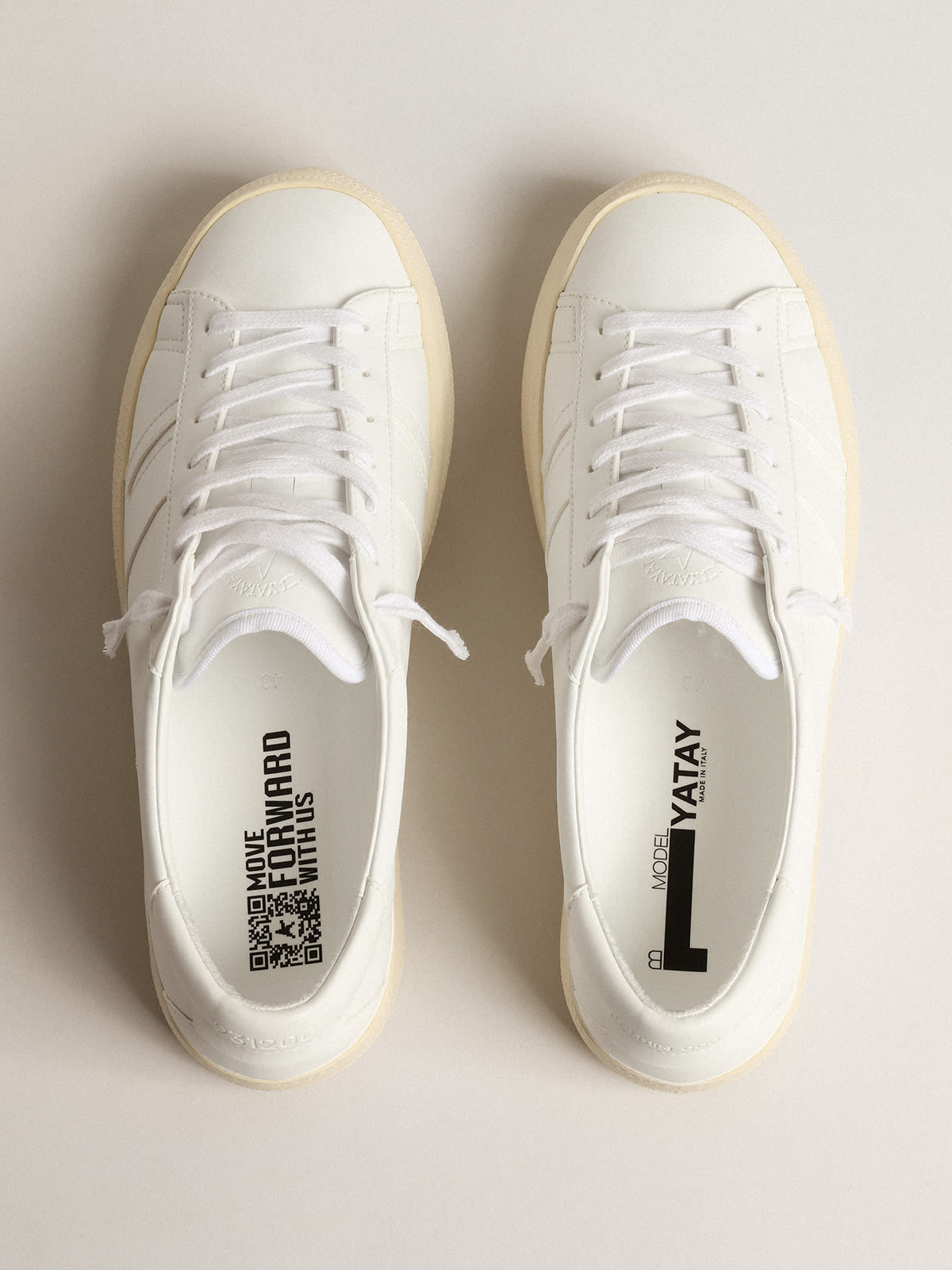 Sneaker Yatay Model 1B sostenibile con tomaia bio-based bianca e Y bianca