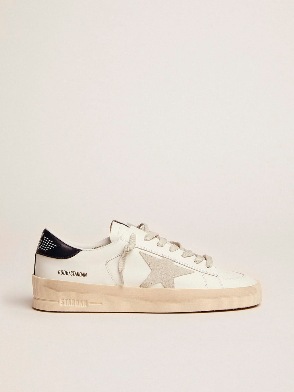 Sneaker Stardan con stella in suede color grigio ghiaccio e talloncino in pelle lucida nera