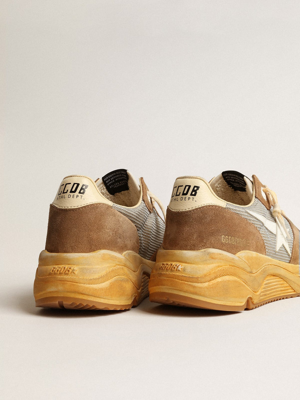 Running Sole in rete argento e suede tabacco con stella bianca