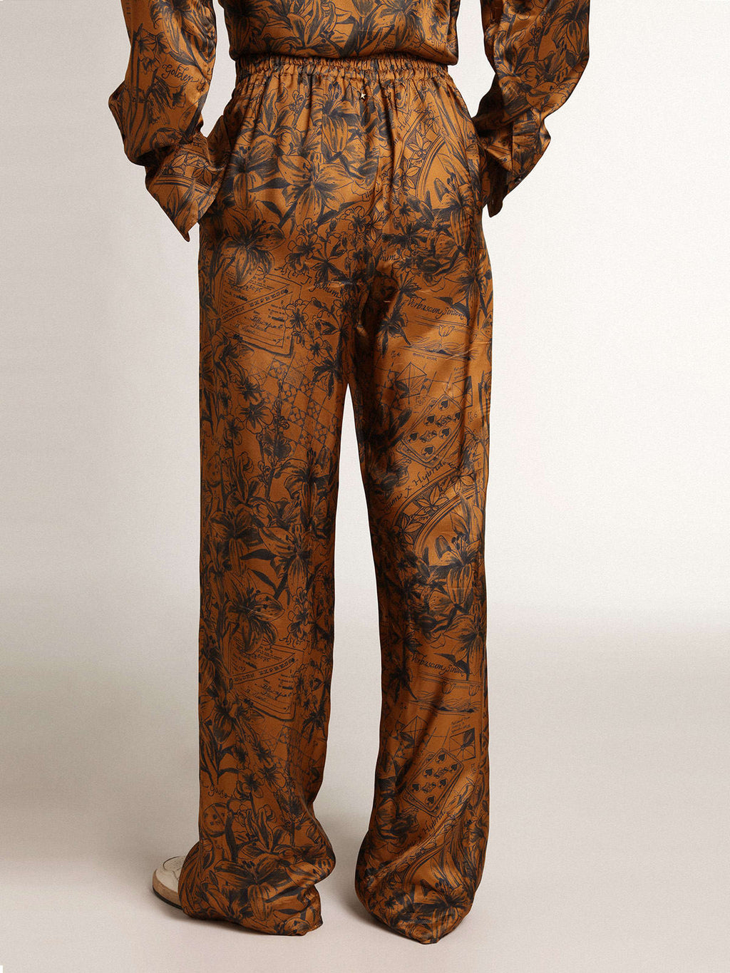 Pantalone jogging Collezione Journey di colore marrone dorato con stampa notebook
