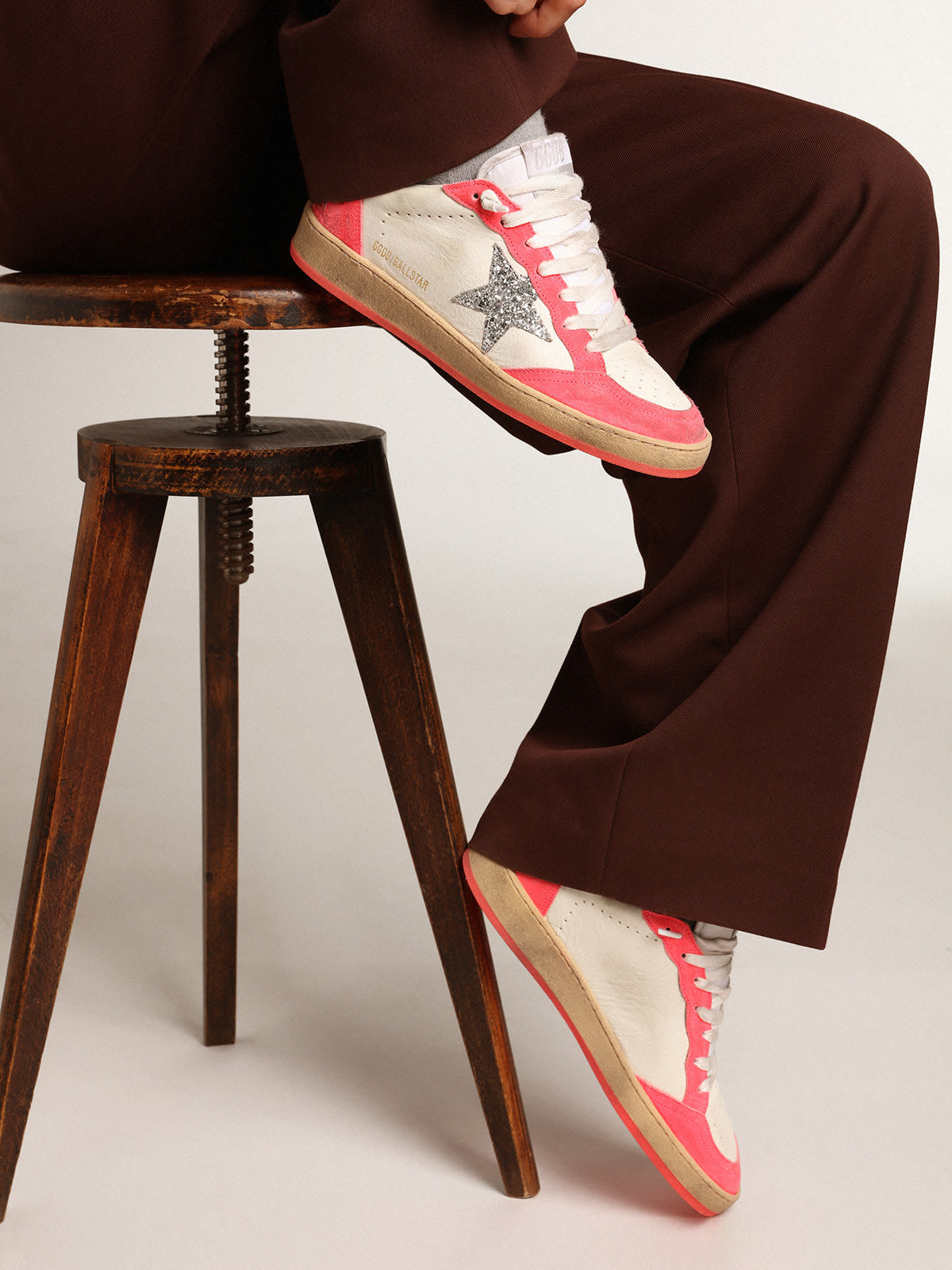 Sneaker Ball Star in nappa bianca con stella in glitter argento e inserti in suede aragosta fluo