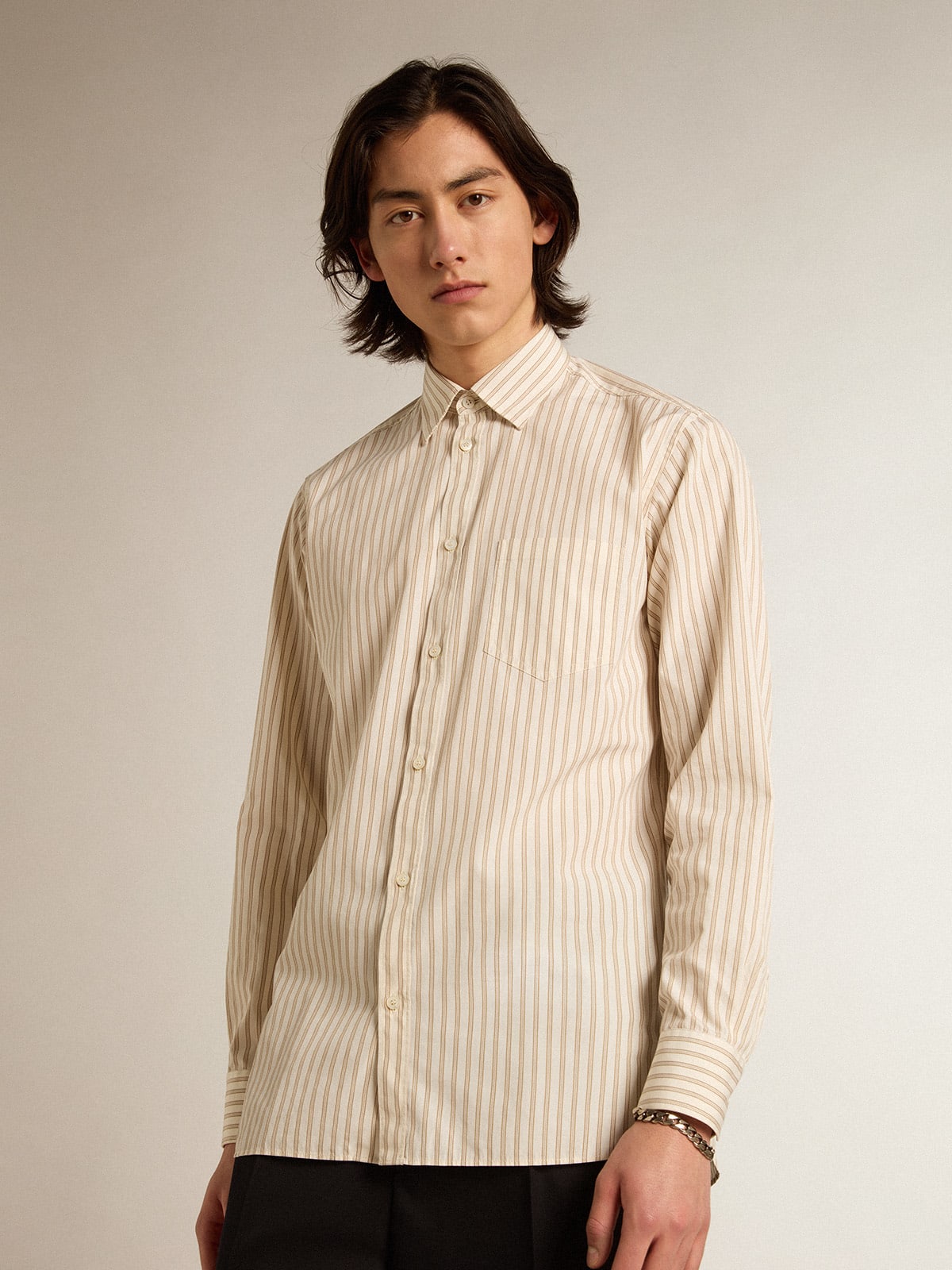Camicia bianca da uomo in cotone con motivo a righe beige