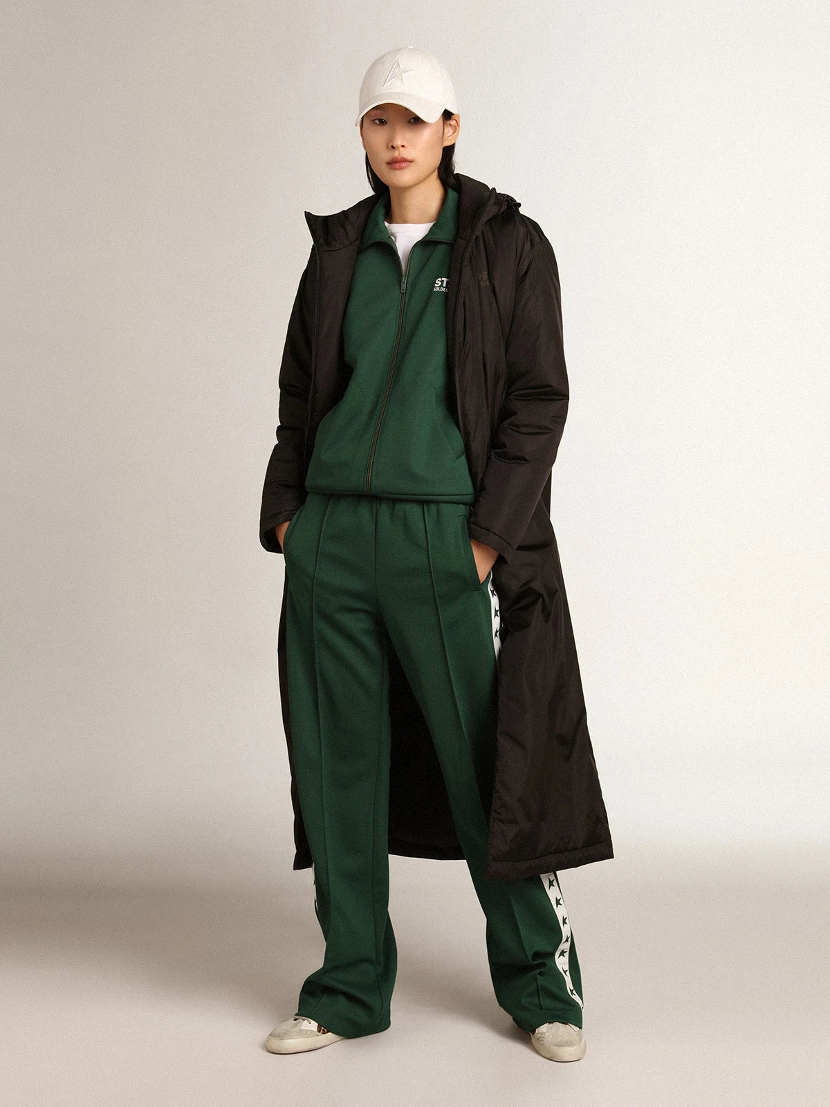 Felpa con zip da donna di colore verde con nastro bianco e stelle a contrasto