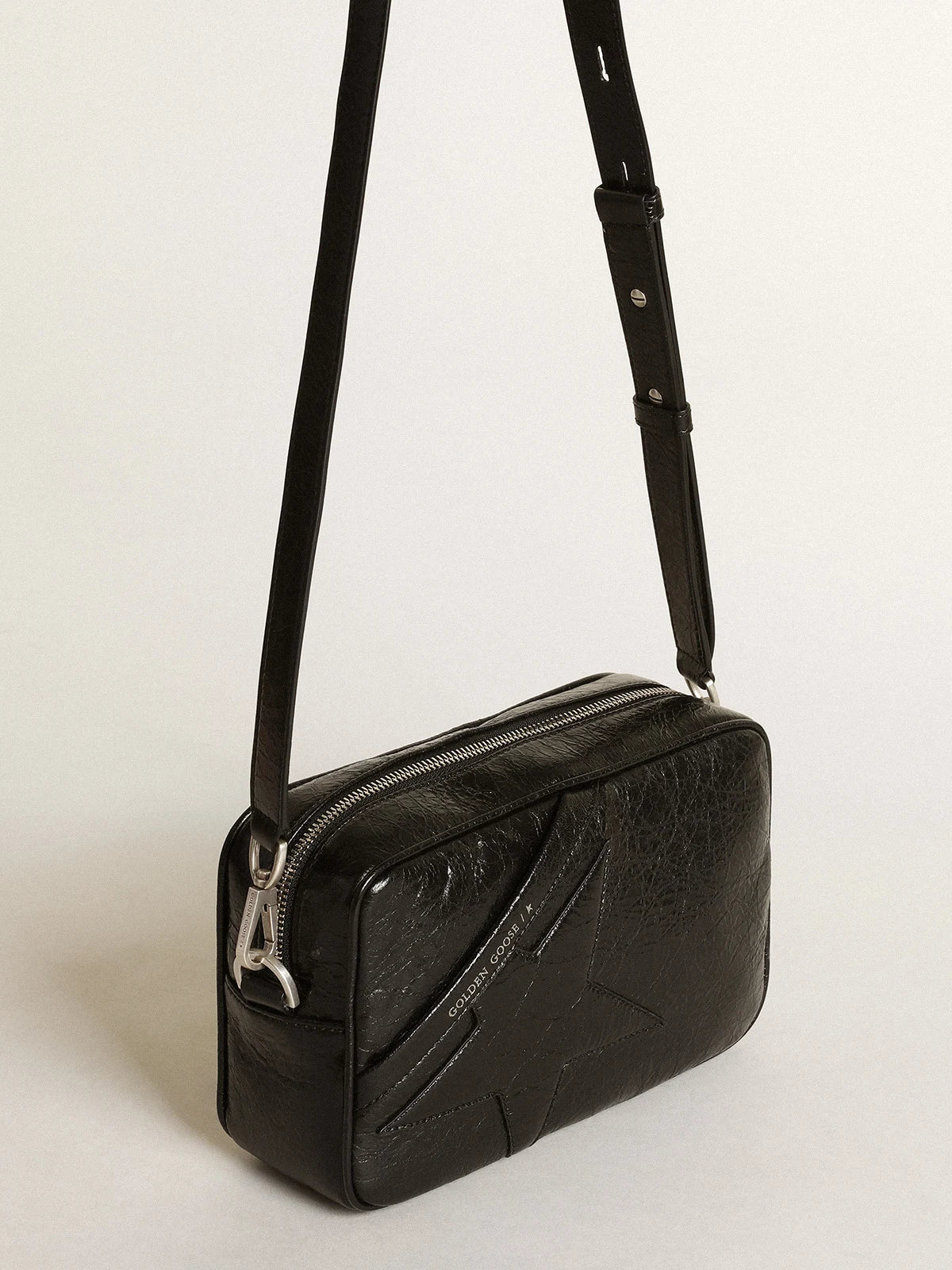 Borsa Star Bag in pelle lucida color nero con stella ton sur ton