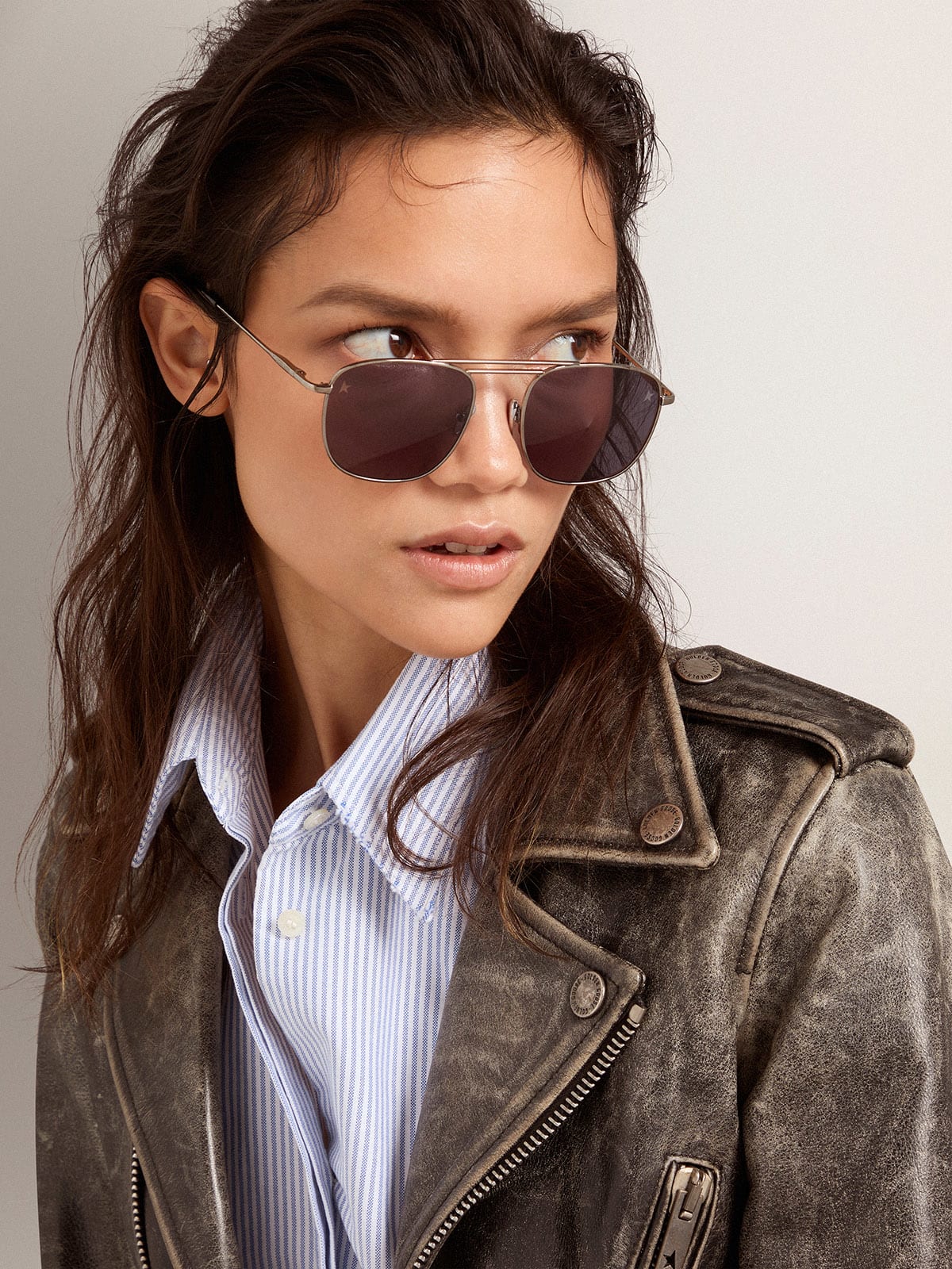 Sunframe Roger modello aviator con montatura nera e lenti nere