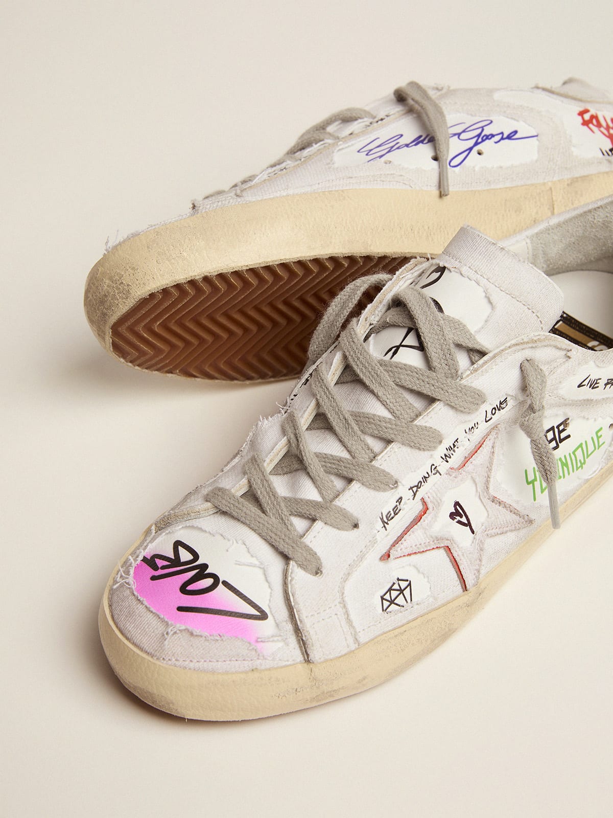 Sneaker Super-Star Dream Maker bianche con costruzione reverse e dettagli multicolori nascosti