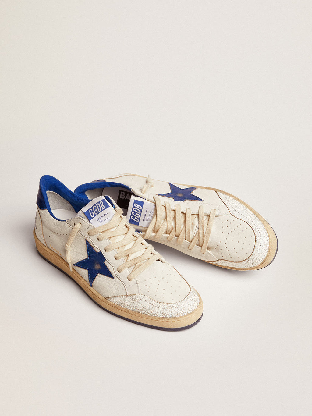 Sneaker Ball Star in nappa bianca con stella e talloncino in pelle laminata color bluette