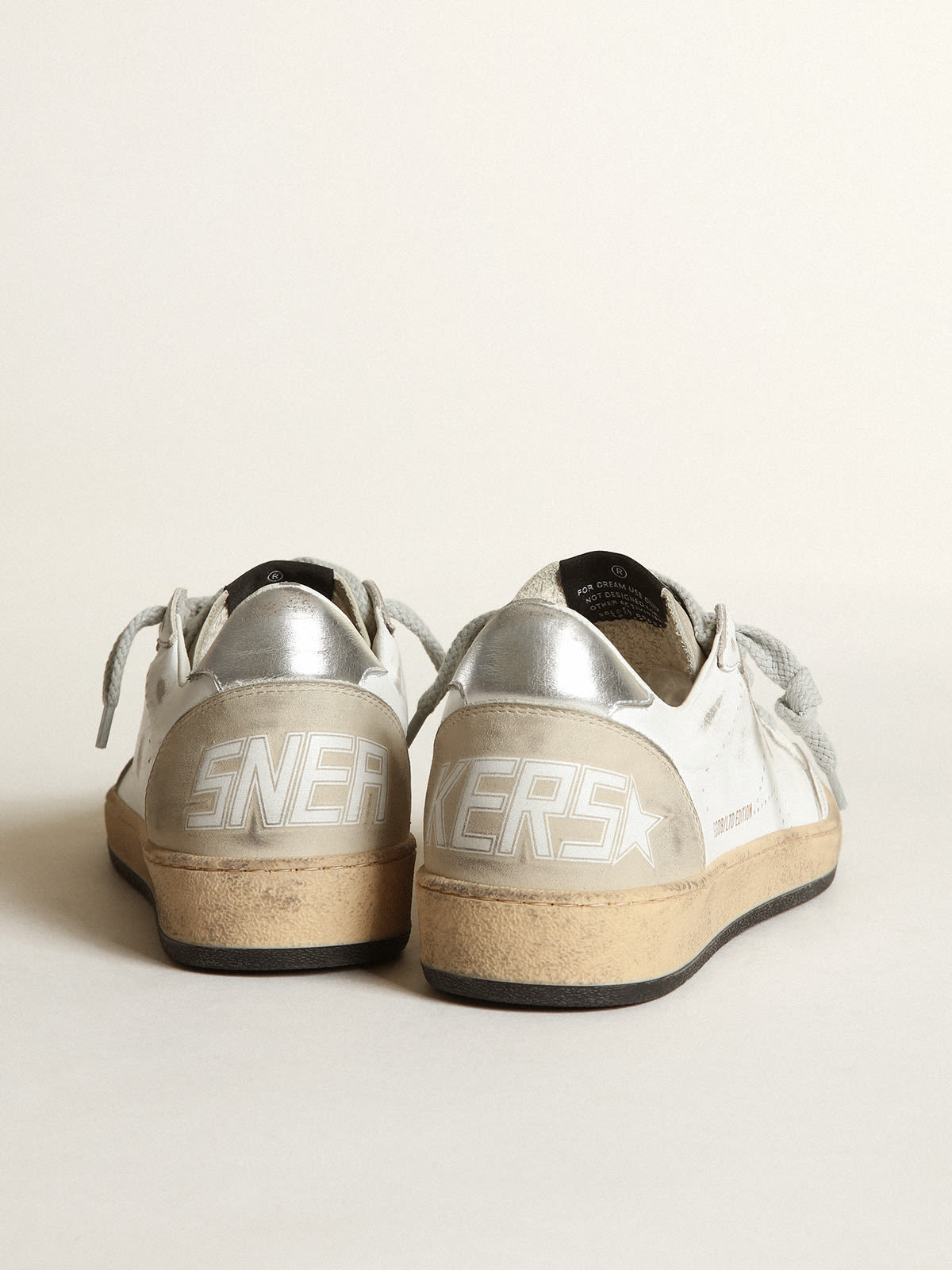 Sneaker Ball Star LAB in pelle bianca con stella traforata e accessori per lacci con cristalli multicolori