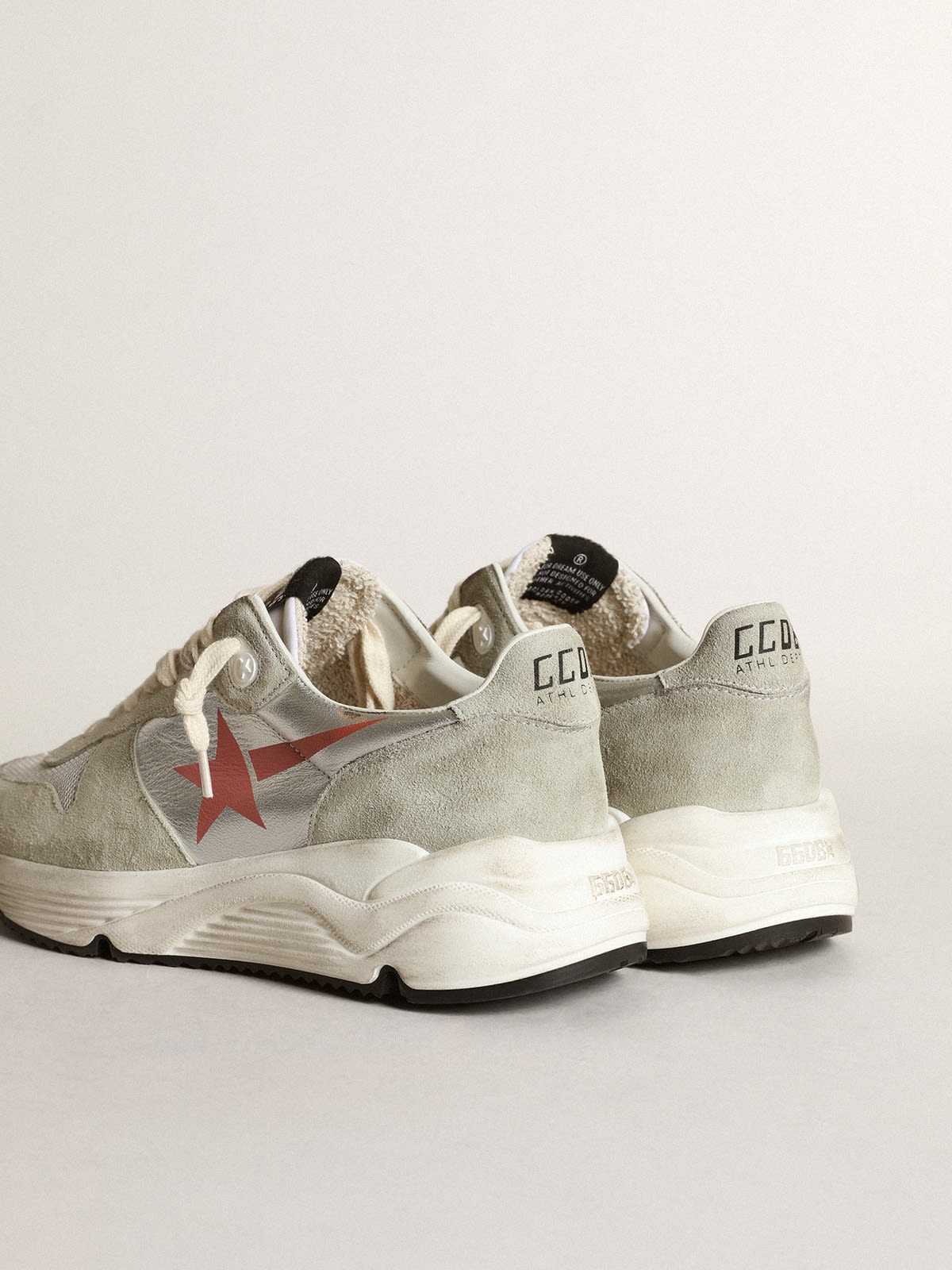 Sneaker Running Sole in pelle laminata color argento con inserti in suede grigio ghiaccio