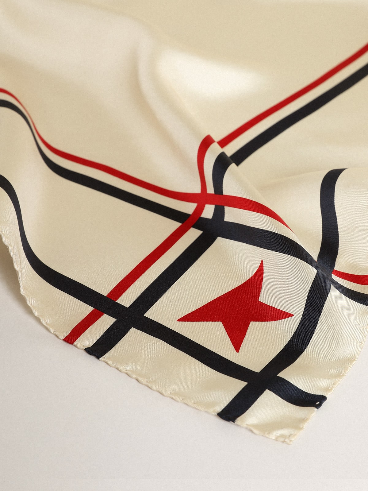 Foulard Collezione Golden di colore bianco con righe e stelle colorate a contrasto