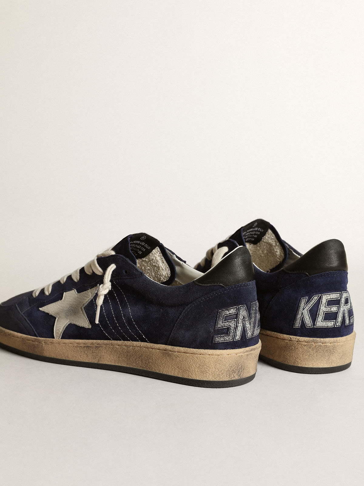 Sneaker Ball Star in suede blu scuro con stella in nabuk bianco sporco e talloncino in nappa nera