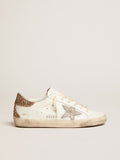 Sneaker Super-Star con stella in pelle color argento con stampa pitonata e talloncino in glitter dorati