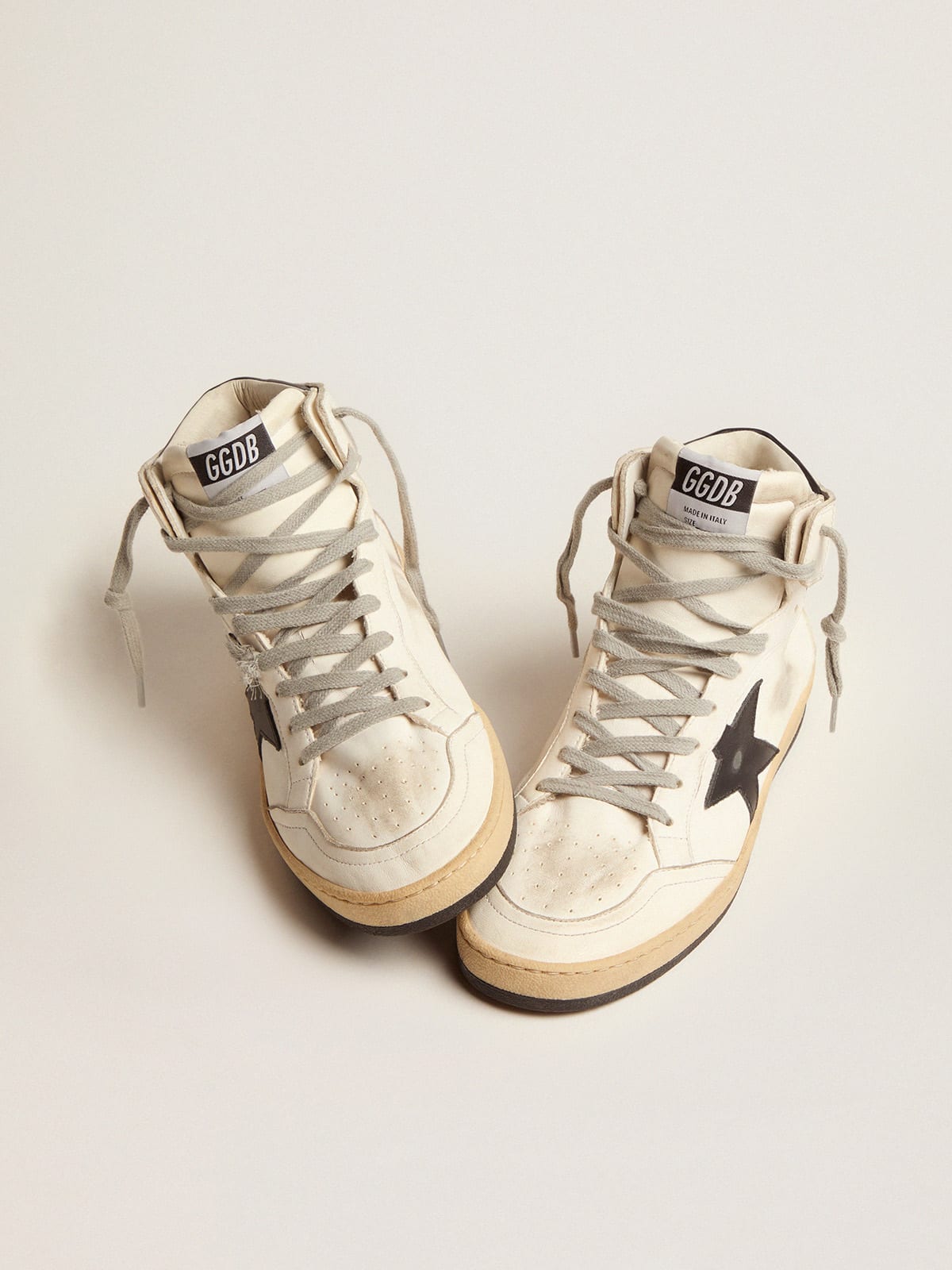 Sneaker Sky-Star donna con firma sulla caviglia e inserti in pelle nera
