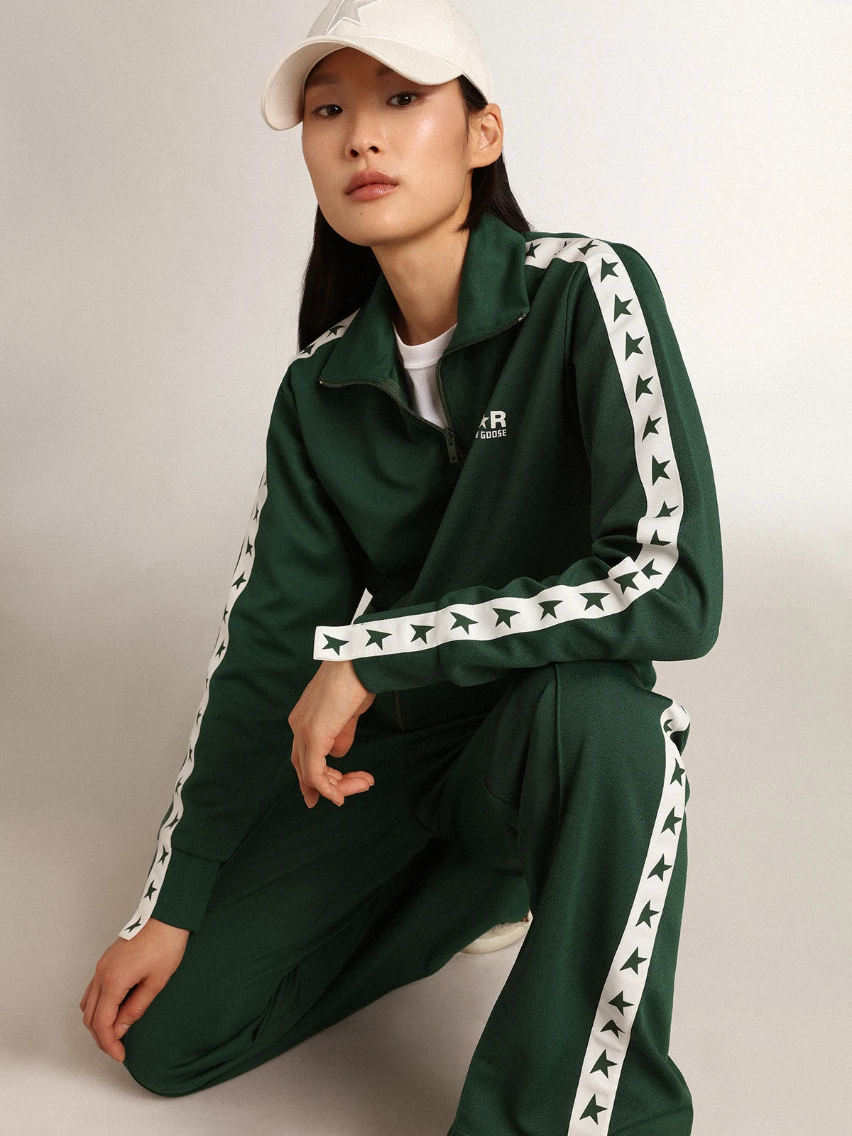 Felpa con zip da donna di colore verde con nastro bianco e stelle a contrasto