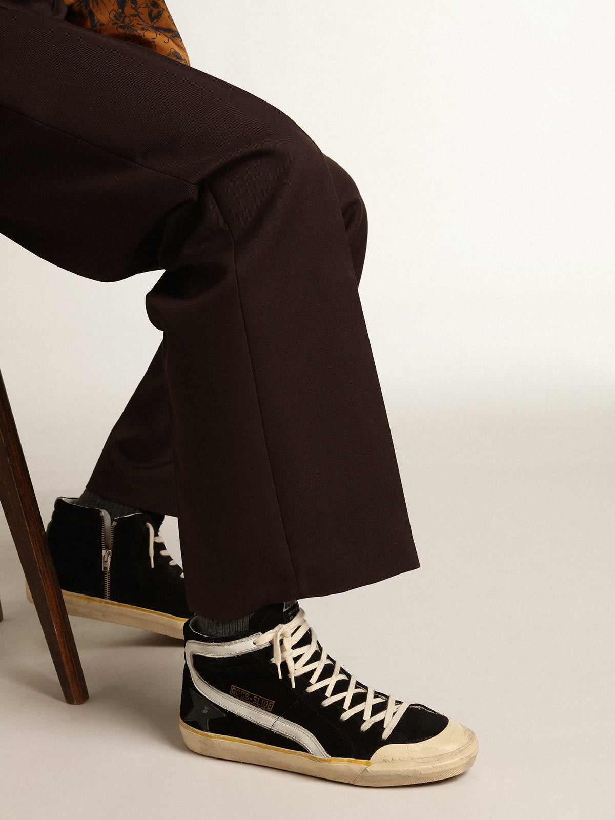 Sneaker Slide Penstar in suede nero con stella in pelle nera e virgola in pelle bianca