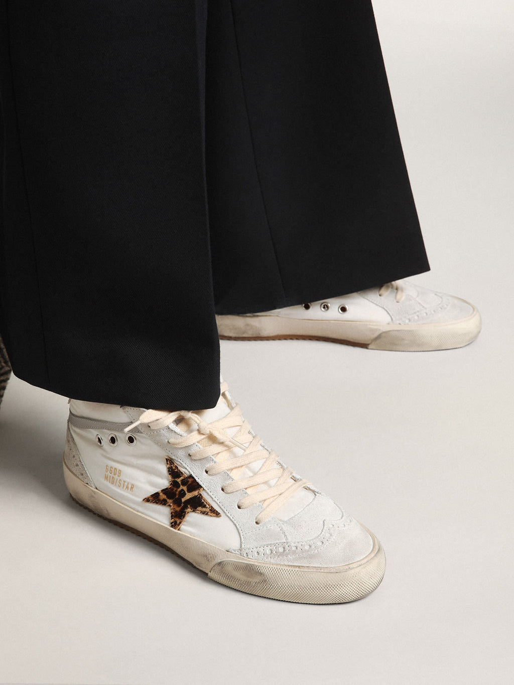 Sneaker Mid Star LTD in nylon bianco con stella in cavallino leopardato e talloncino in pelle laminata rosa