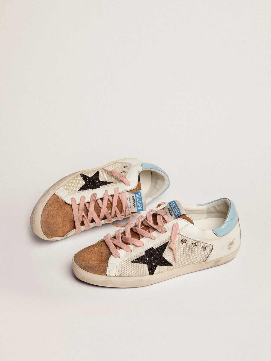 Sneaker Super-Star in rete grigio chiaro e pelle bianca con stella in glitter neri