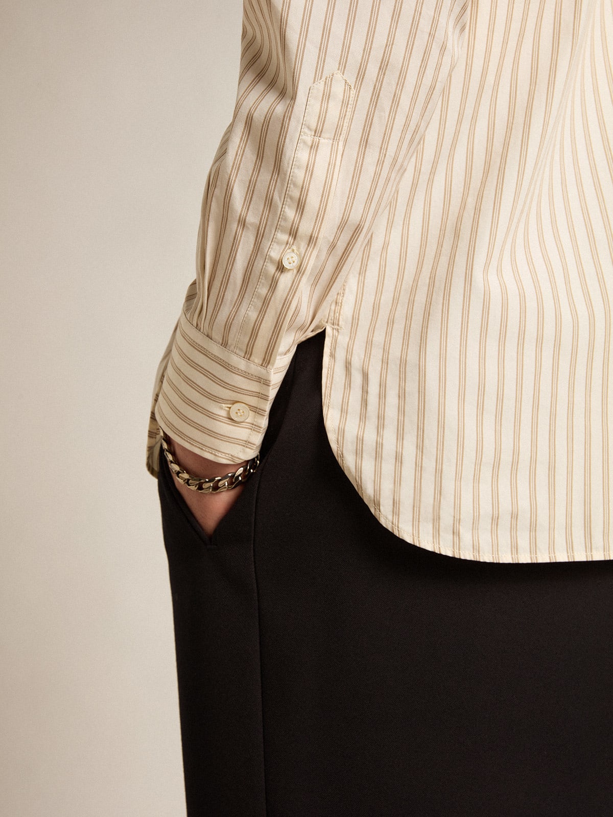 Camicia bianca da uomo in cotone con motivo a righe beige