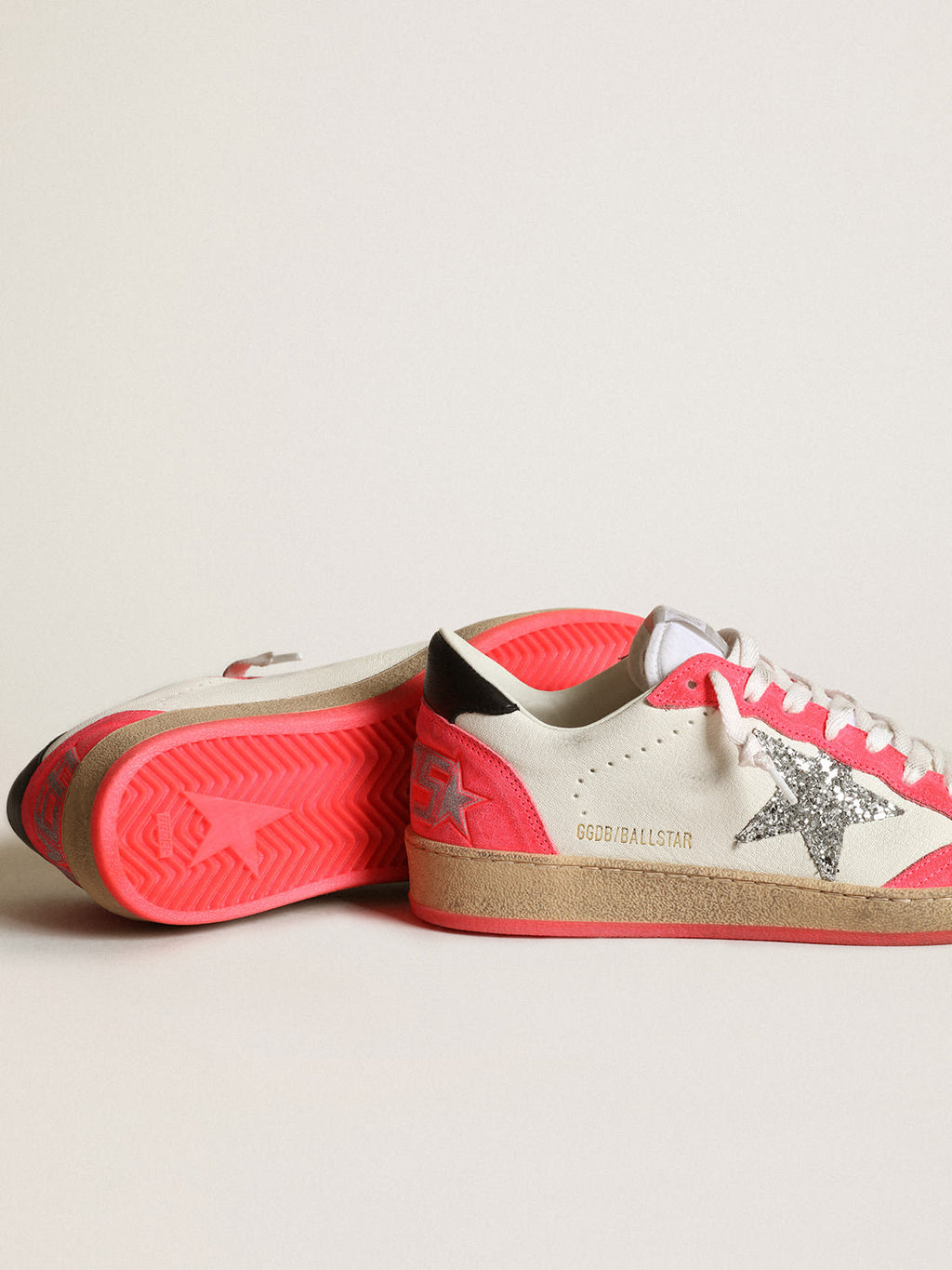 Sneaker Ball Star in nappa bianca con stella in glitter argento e inserti in suede aragosta fluo