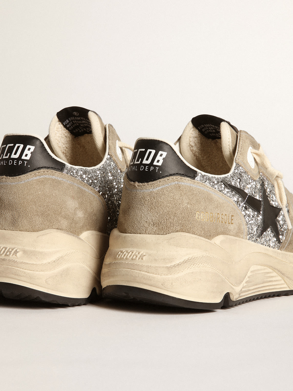 Sneaker Running Sole in glitter argento e suede color tortora con stella in pelle nera