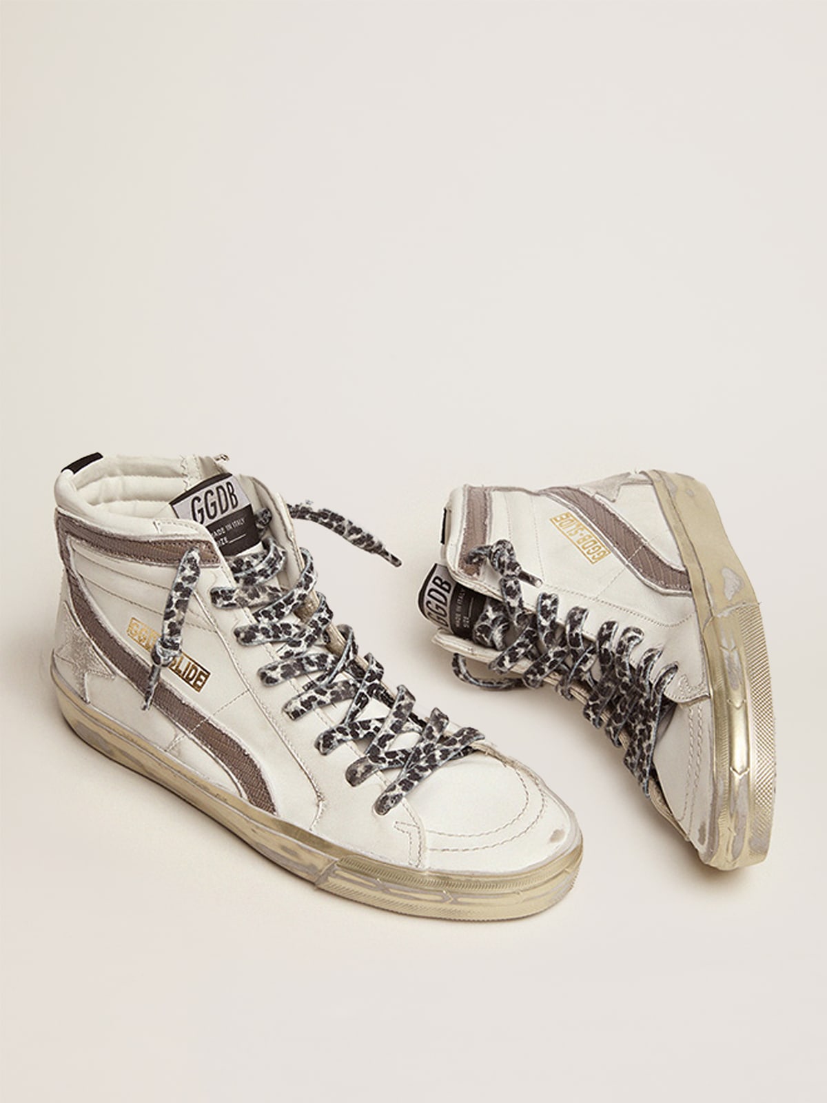 Sneaker Slide con stella in suede bianco e virgola in pelle con stampa lucertola color tortora