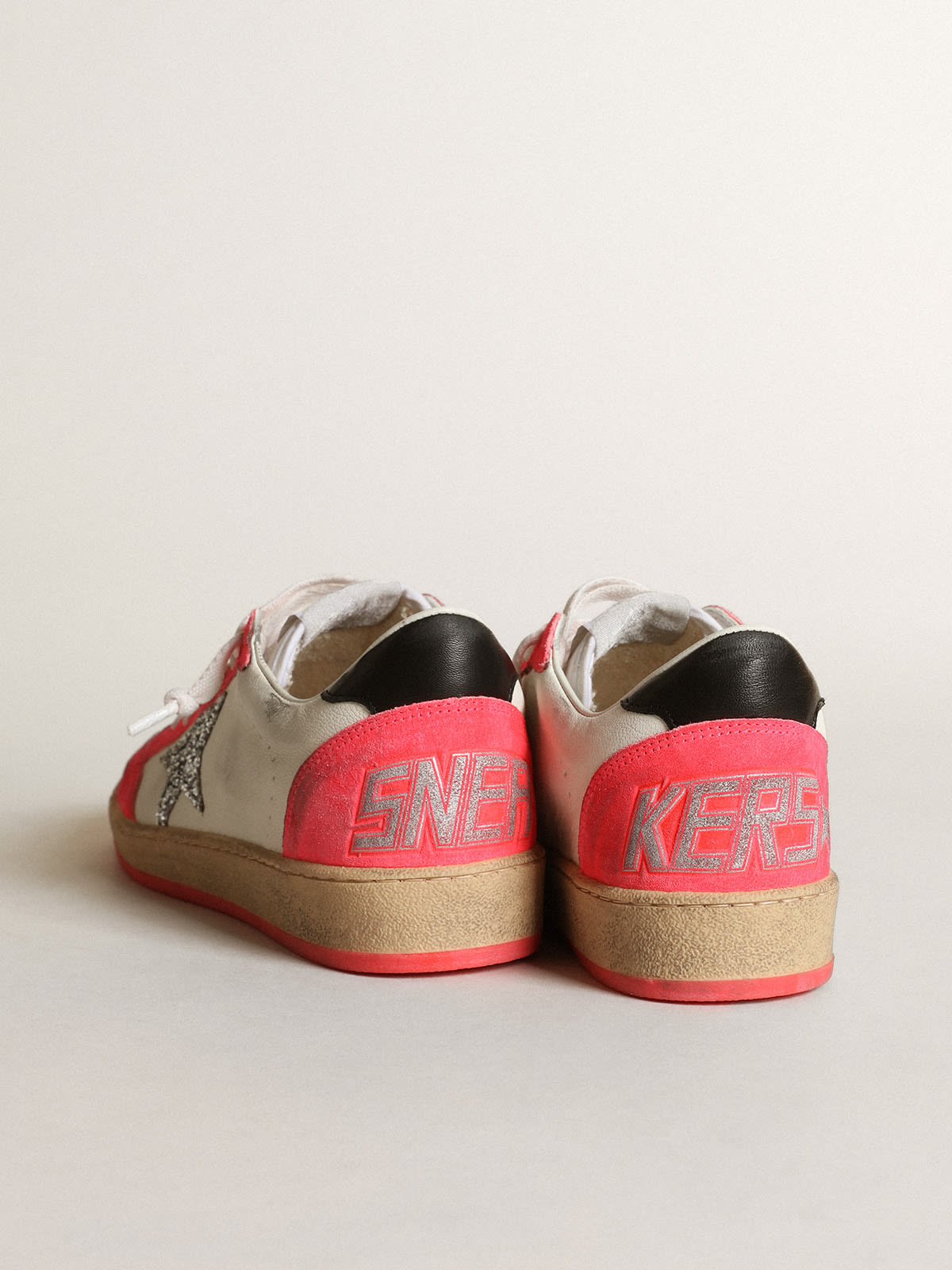 Sneaker Ball Star in nappa bianca con stella in glitter argento e inserti in suede aragosta fluo