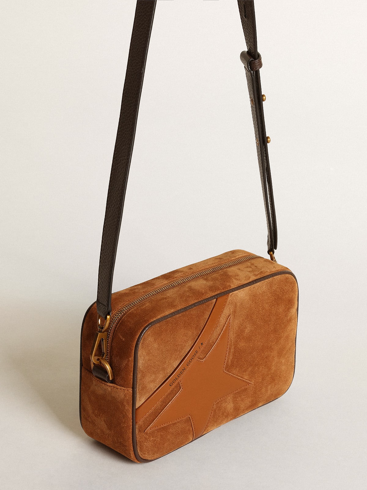Borsa Star Bag in suede color tabacco con stella in pelle ton sur ton