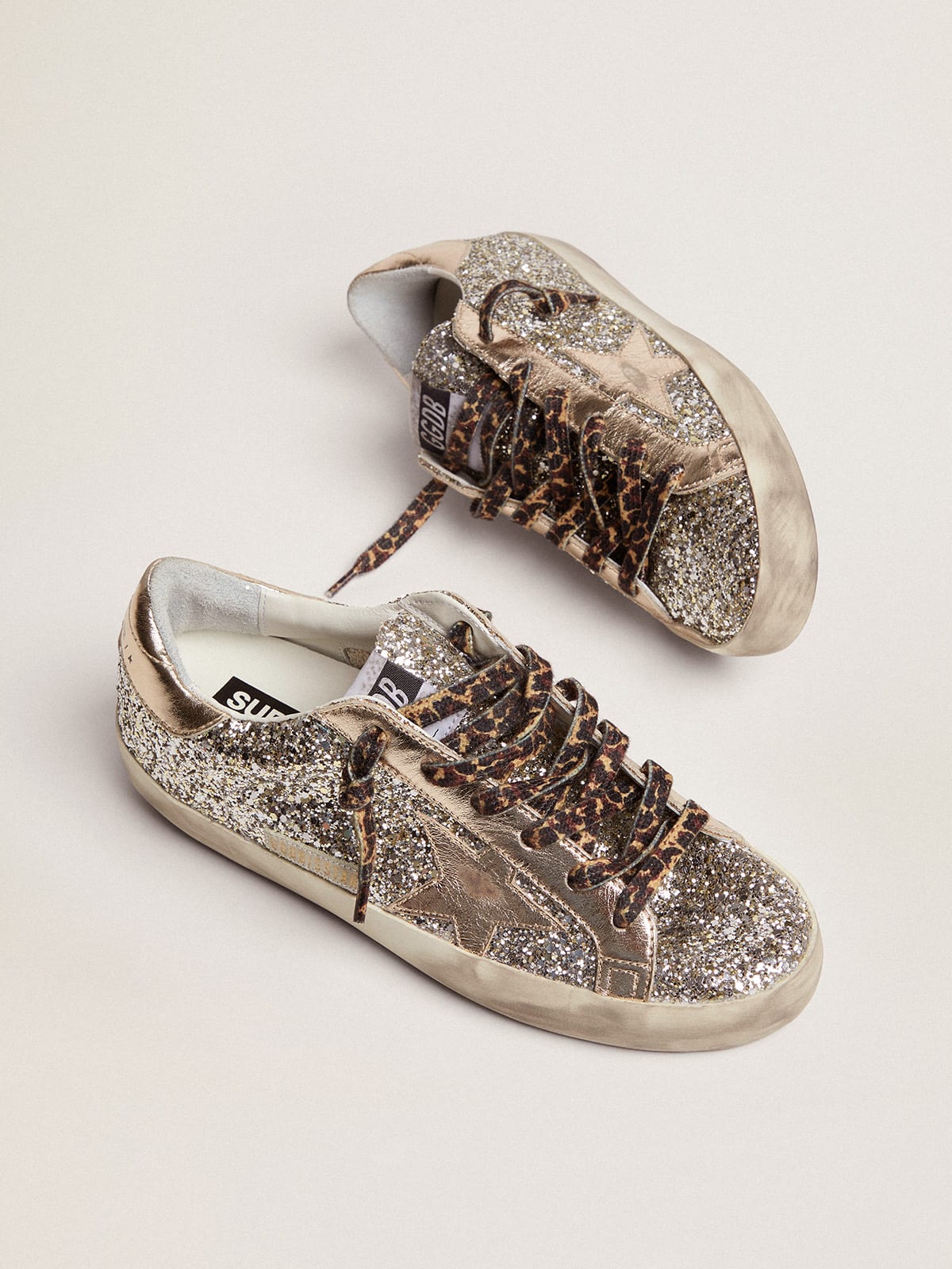 Sneaker Super-Star in glitter color platino con stella e talloncino in pelle laminata ton sur ton