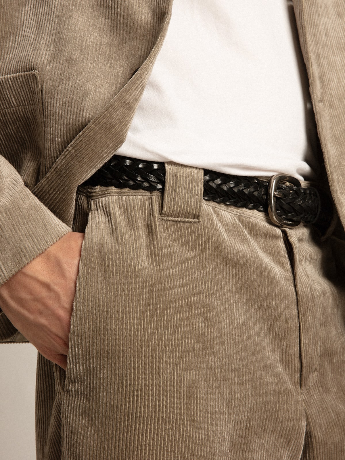 Pantalone di color beige chiaro in corduroy