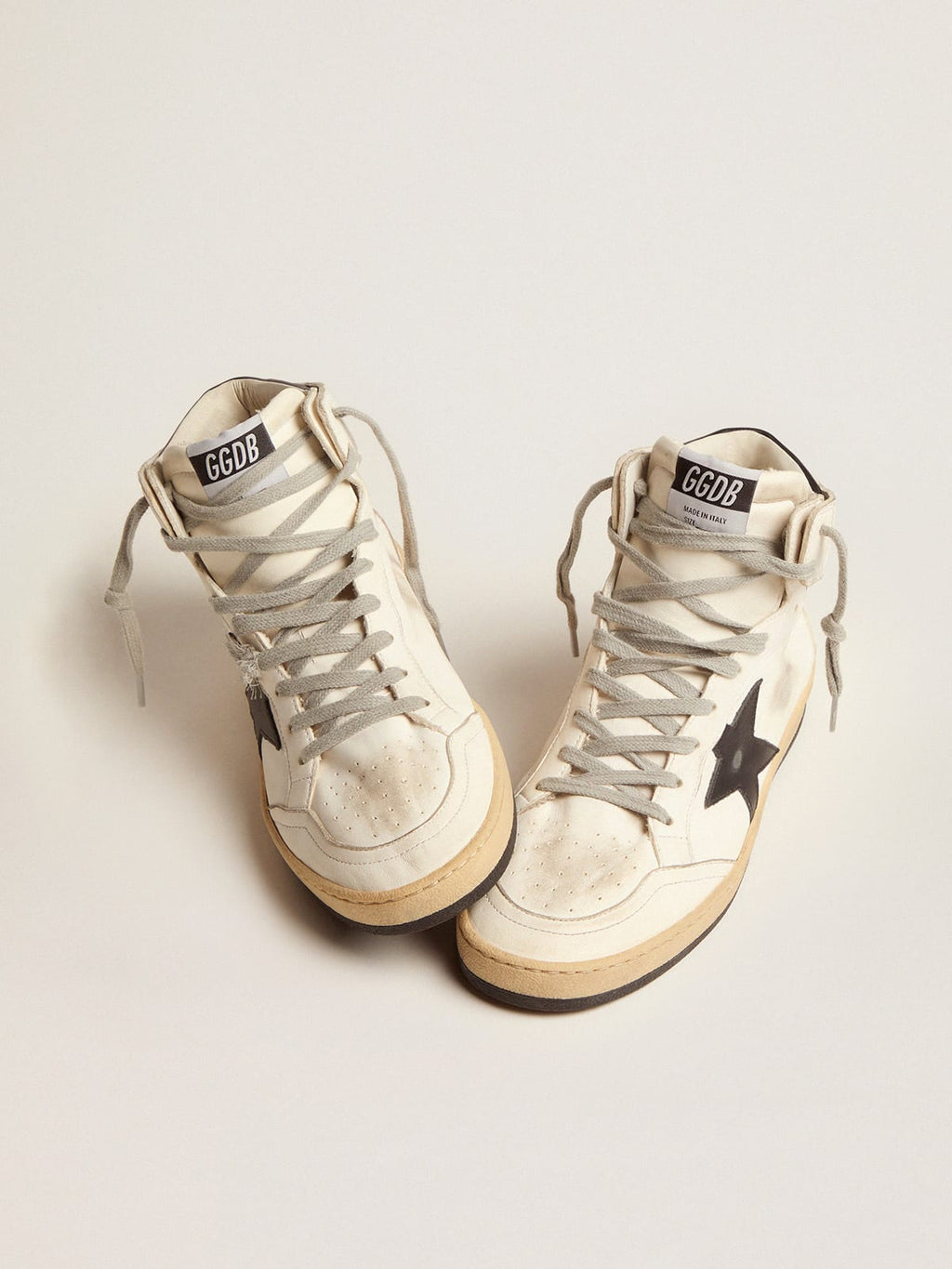 Sneaker Sky-Star uomo con firma sulla caviglia e inserti in pelle nera