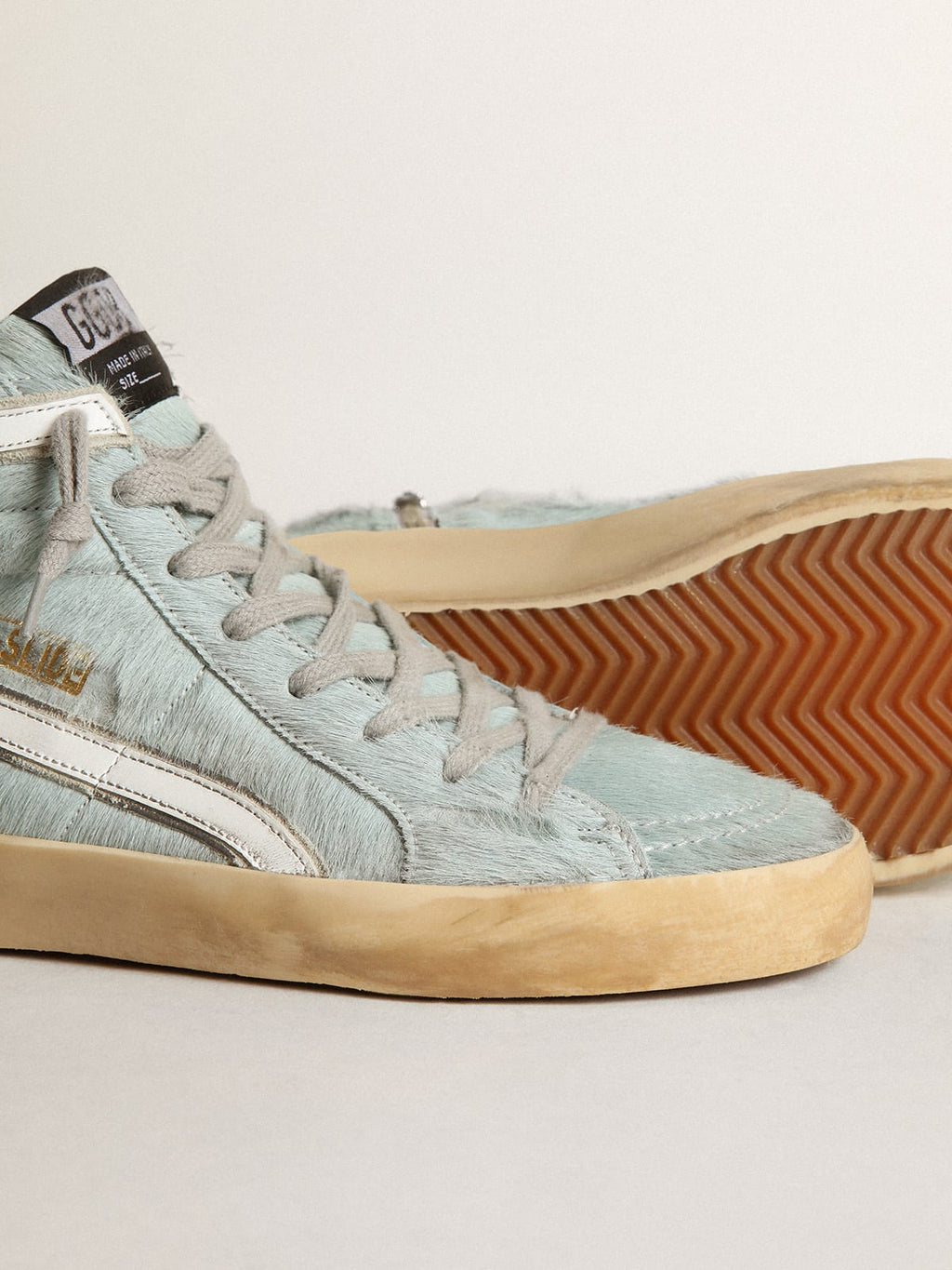 Sneaker Slide in cavallino color acquamarina con stella in pelle laminata color argento