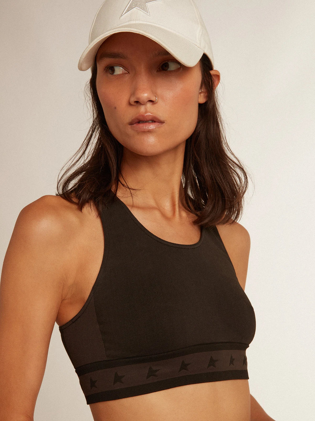 Top sportivo di colore nero